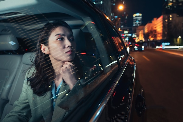 摄图网_507636738_车内的青年商务女人(企业商用).jpg 摄图网_507636738_车内的青年商务女人(企业商用).jpg